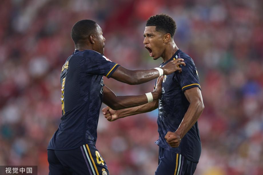 制凸显三人 制凸显三人