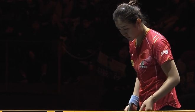 他在中场的 他在中场的