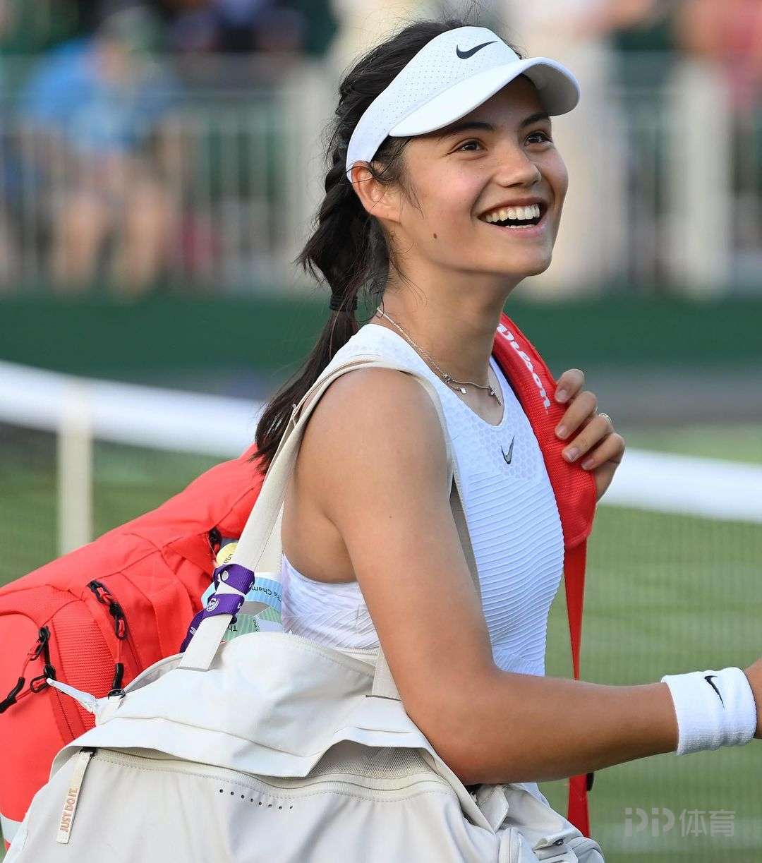 而在社交媒 而在社交媒