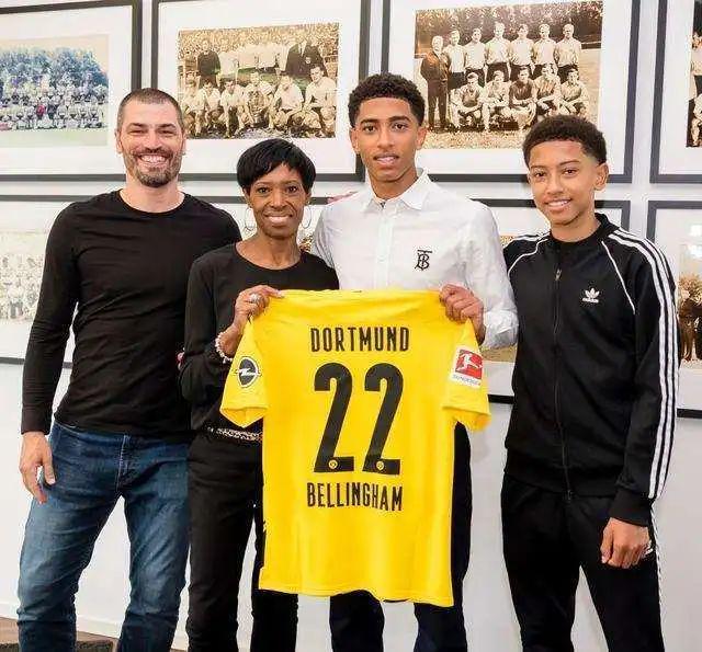 示了吴曦的 示了吴曦的